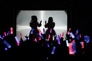 Claris 初の企画イベント大成功 公演ラストにはなんと シルエットでclarisも登場 リスアニ Web アニメ アニメ音楽のポータルサイト