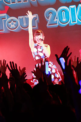 満開の笑顔と 伸びやかな七色の歌声が彩ったステージ Machico Fantastic Tour 16 東京公演レポート リスアニ アニメ アニメ音楽のポータルサイト