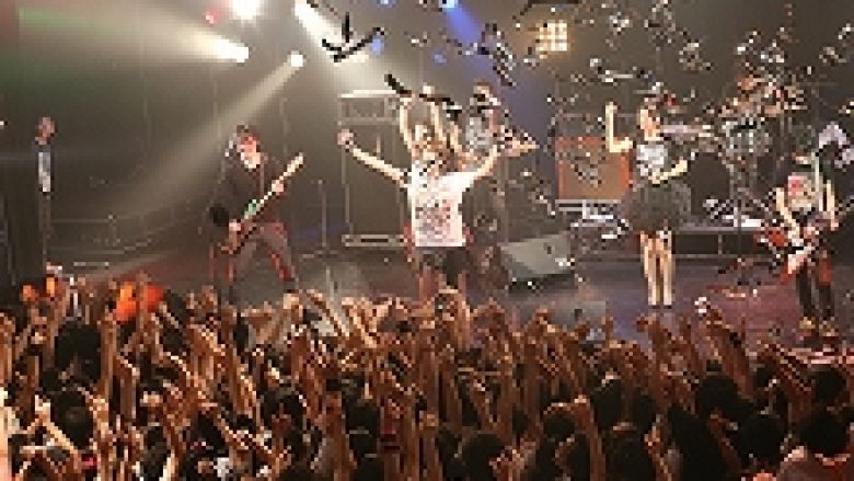 飯テロ上等！の“おいしい”対バンライブ“ichigo presents 「ごちデス(ФωФ)！」vol.1”レポート