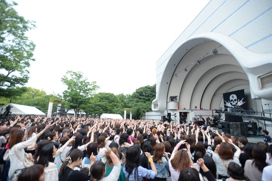 BREAKERZ復活の狼煙を上げる！初の野外フリーライブに6,000人熱狂!!