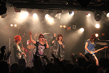 9月27日 高田馬場CLUB PHASEにて行われたZweiとAiRIによるツーマンライブ「Live A to Z ～Zwei / AiRI 2man Live～」レポートが到着！