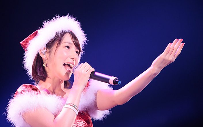 声優アーティスト・内田真礼がサンタ姿で新曲を初お披露目！大盛り上がりのクリスマスパーティーを開催！