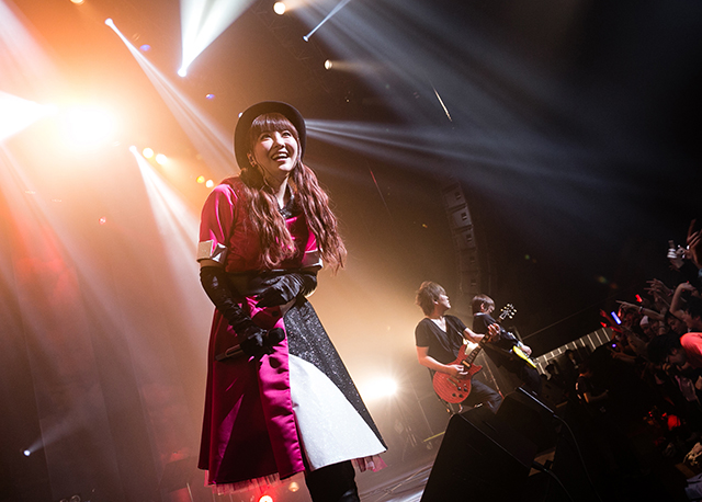 1年3ヶ月ぶりに魅せた黒崎真音の魔法の一夜！“MAON KUROSAKI LIVE 2017 ～Magic of Live!～”レポート - 画像一覧（4/7）