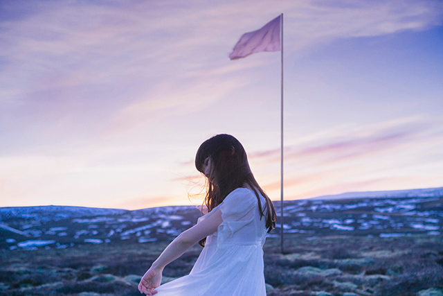 Aimer、日本武道館での初ワンマンライブが13,000人動員の大盛況！新曲「花の唄」「ONE」も初披露！コニカミノルタプラネタリウム“天空”リニューアルテーマソングを担当することも決定！ - 画像一覧（1/11）