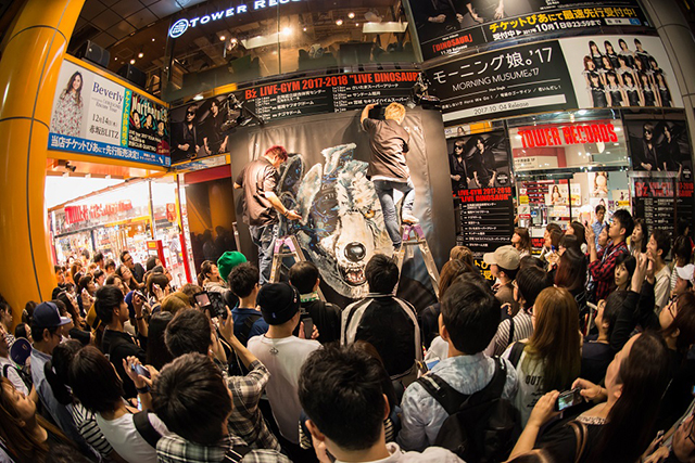 MAN WITH A MISSION、渋谷でライブペインティングによる新曲ジャケ写解禁！＆シングル内容詳細も発表！ - 画像一覧（6/11）