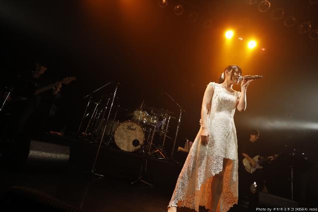 シンガー織田かおりここにあり! 雨の渋谷で開かれた圧巻のソロライブ「織田かおり 11th SOLO LIVE “Gift”」レポート!