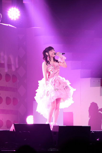 コマさんも祝福 愛に包まれたゆかりんの誕生日ライブ 田村ゆかり Birthday Live 18 Tricolore Plaisir レポート リスアニ Web アニメ アニメ音楽のポータルサイト