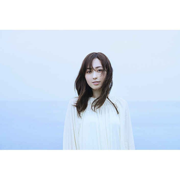 福原遥 3rd Single、TVアニメ『かぐや様』第2期EDテーマ「風に吹かれて」ビジュアル解禁！ - 画像一覧（3/5）