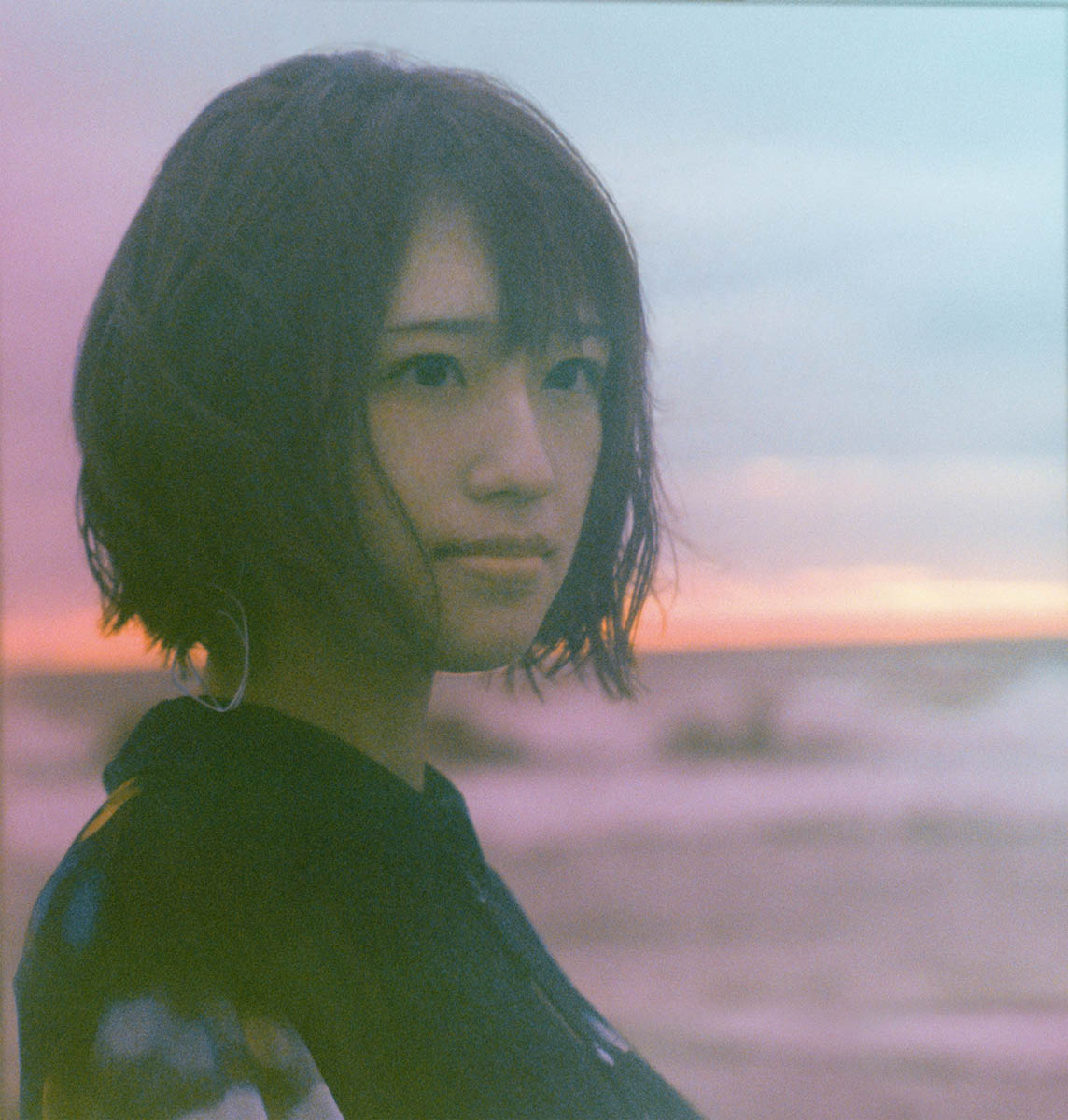 高橋李依、1st EP「透明な付箋」収録、注目のリード曲となる「カメレオンシンドローム」Music Videoを解禁！CDの封入特典は抽選でオンライン個別トーク会への参加権も！  – リスアニ！ – アニソン・アニメ音楽のポータルサイト