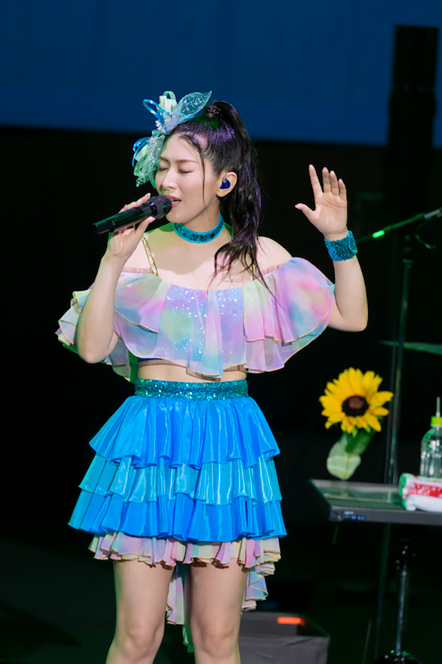 ライブレポート】茅原実里、13年目の夏の野外ライブは、胸いっぱいの愛