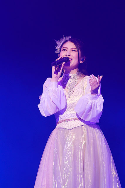 茅原実里、愛に溢れた音楽の旅は終着駅へ――声優アーティストの先駆けとして、時代を作ってきた彼女のラストライブ“Re:Contact”オフィシャルレポート到着 - 画像一覧（3/10）