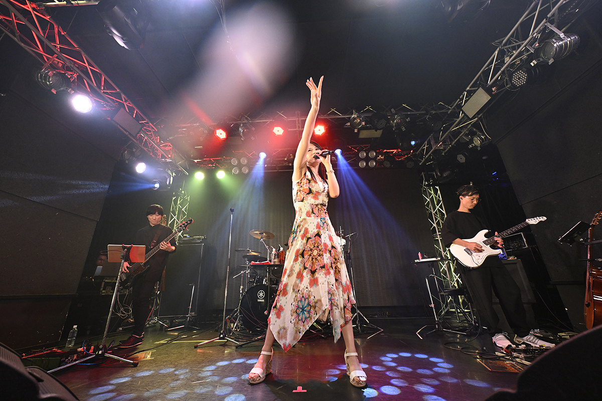 織田かおり 13th SOLO LIVE “Flowers” in bloom」オフィシャルレポートが到着！ – 画像一覧（2/4） – リスアニ！  – アニソン・アニメ音楽のポータルサイト