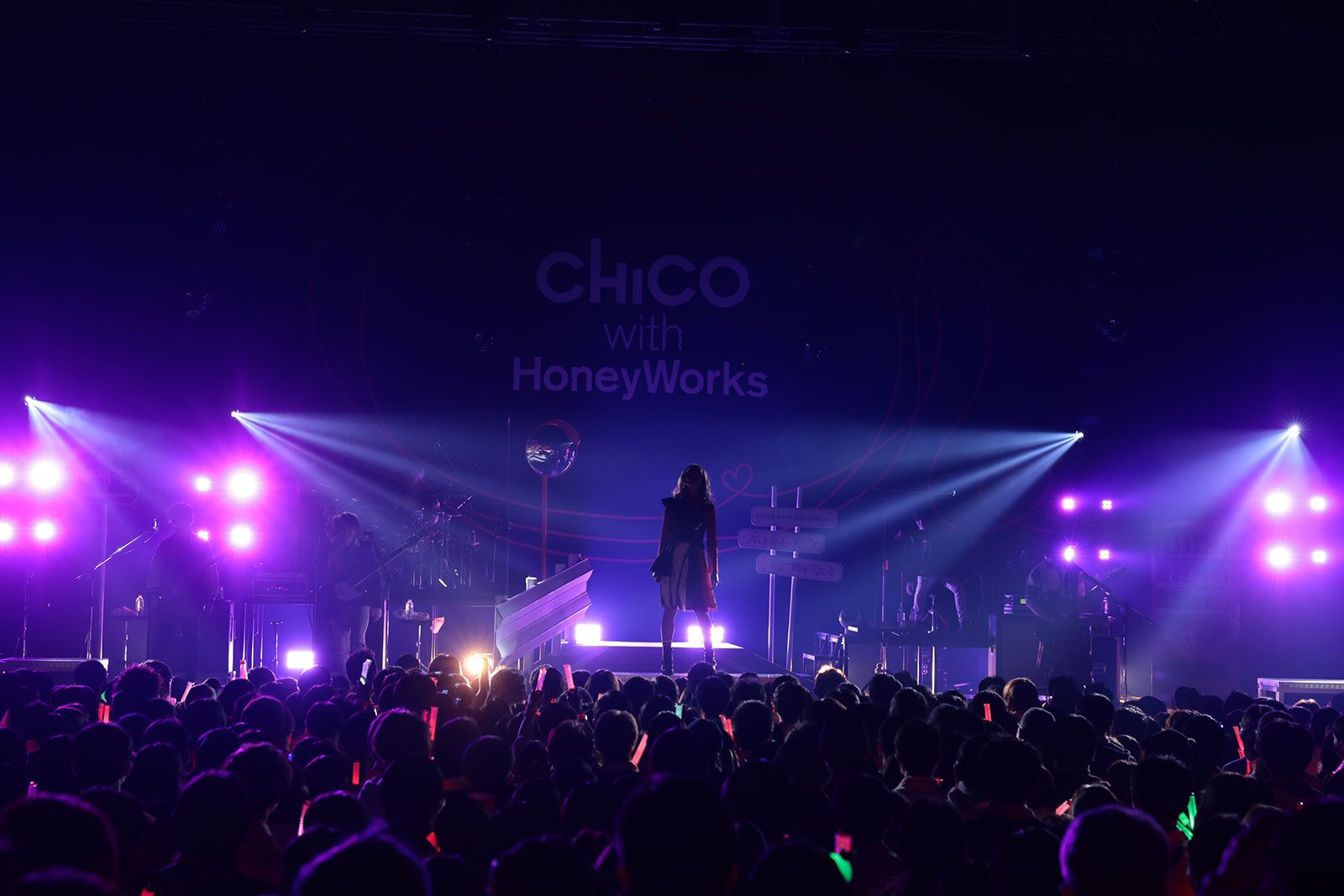 CHiCO with HoneyWorks、活動休止前ラストとなる全国ツアー“LAWSON presents CHiCO with HoneyWorks Zepp tour 2023『ｉは自由で、縛れない。』”ファイナル公演でみせた“ｉ＝愛”と“感謝”でいっぱいのステージをレポート！ - 画像一覧（9/13）