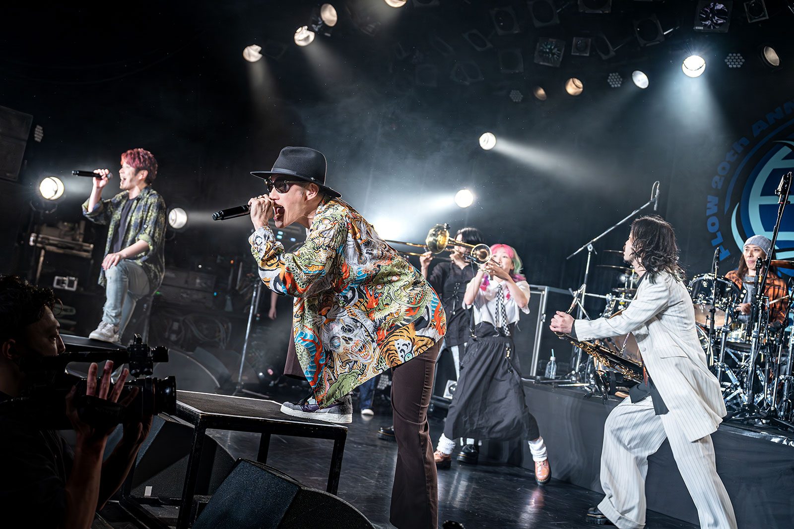 20年歩んできたFLOW の5人だからこそ見つけられた想い――“FLOW 20th ANNIVERSARY LIVE TOUR 2023「Voy☆☆☆」”ツアーファイナルを独占レポート！ - 画像一覧（7/21）