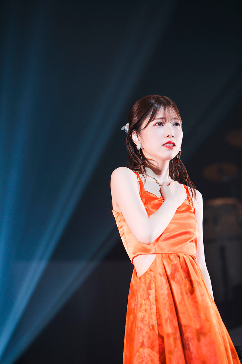 石原夏織、「5th Anniversary Live -bouquet- Blu-ray」最新のアーティスト写真とジャケット写真を公開！