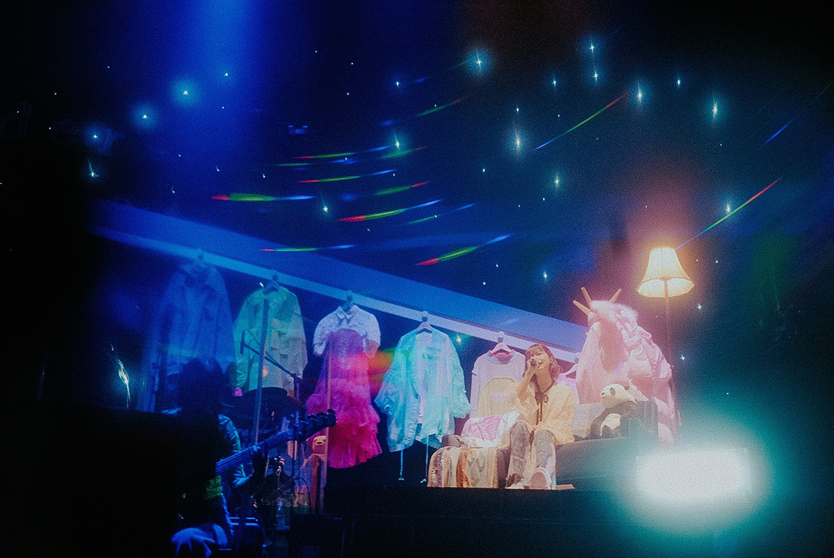 asmiとして歌い始めた4年間を網羅した、“愛”に溢れた空間に――“asmi special live「Wonder Closet」”東京公演レポート - 画像一覧（7/10）