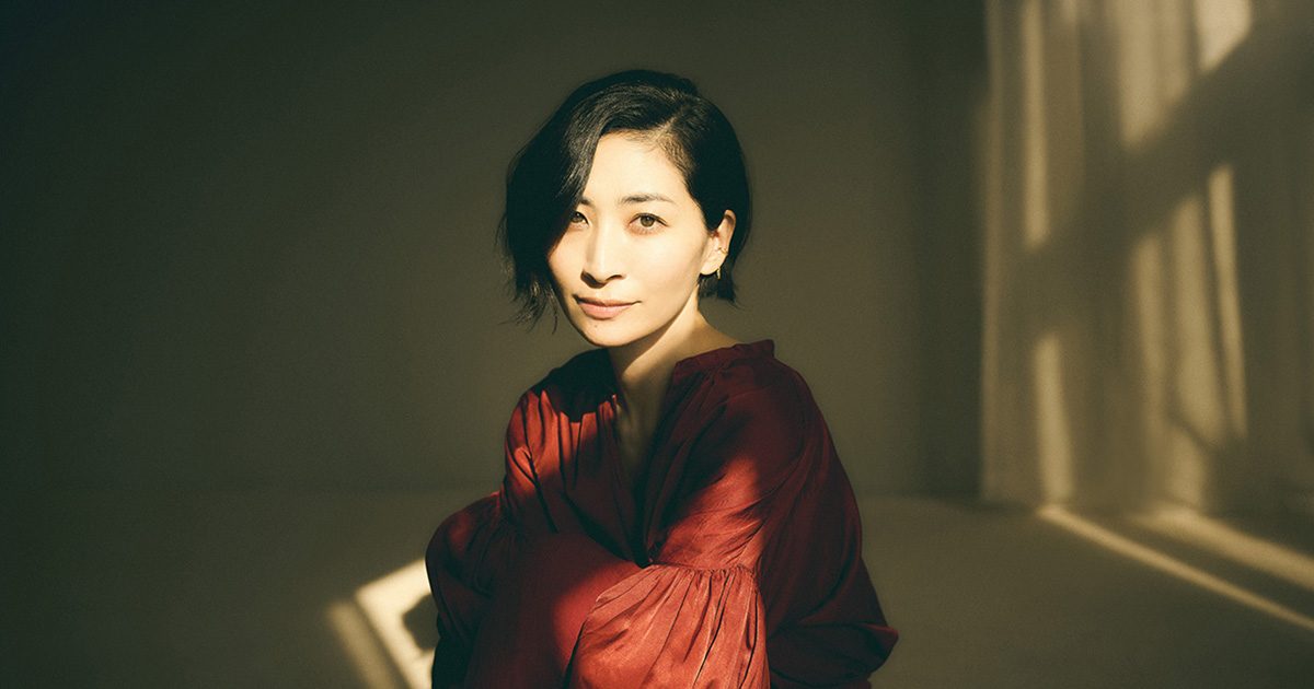 坂本真綾、シングル「抱きしめて」4月3日リリース!!「抱きしめて」MV(Short Ver.)＆ジャケット写真も公開!! – リスアニ！ – アニソン・ アニメ音楽のポータルサイト