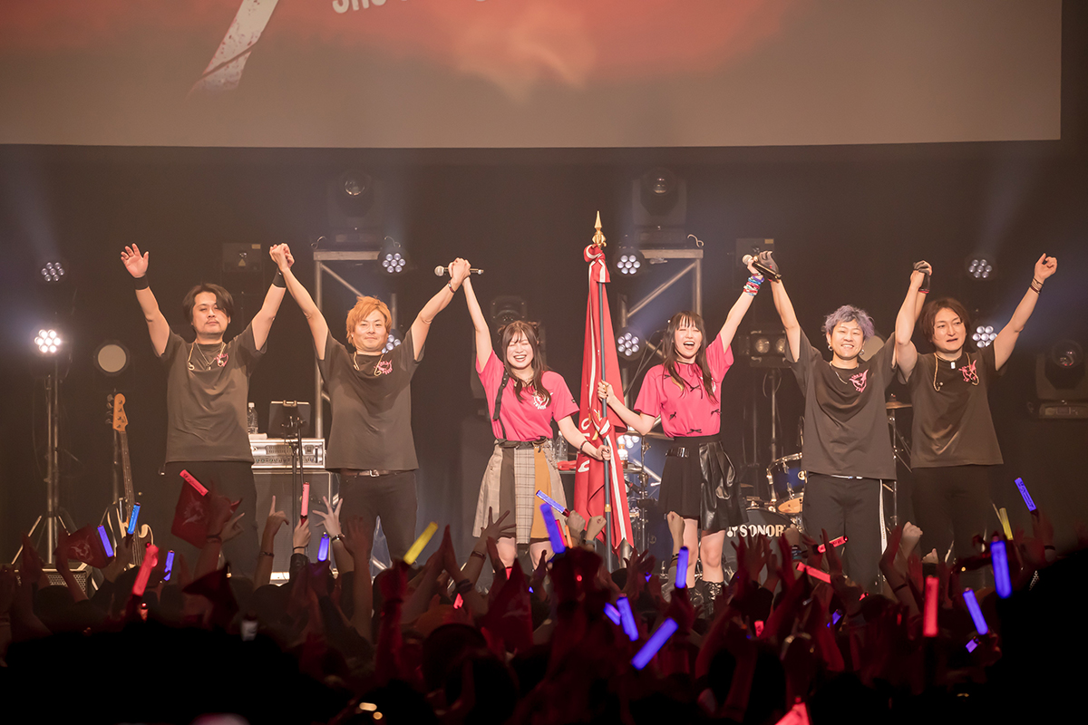 “あの日のふたりはあまりに無敵だった” ――伝説を残した初のライブツアー「She is Legend Live Tour 2023 “Extreme Flag”」ファイナル公演レポート - 画像一覧（3/15）