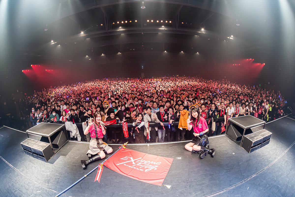 “あの日のふたりはあまりに無敵だった” ――伝説を残した初のライブツアー「She is Legend Live Tour 2023 “Extreme Flag”」ファイナル公演レポート - 画像一覧（2/15）