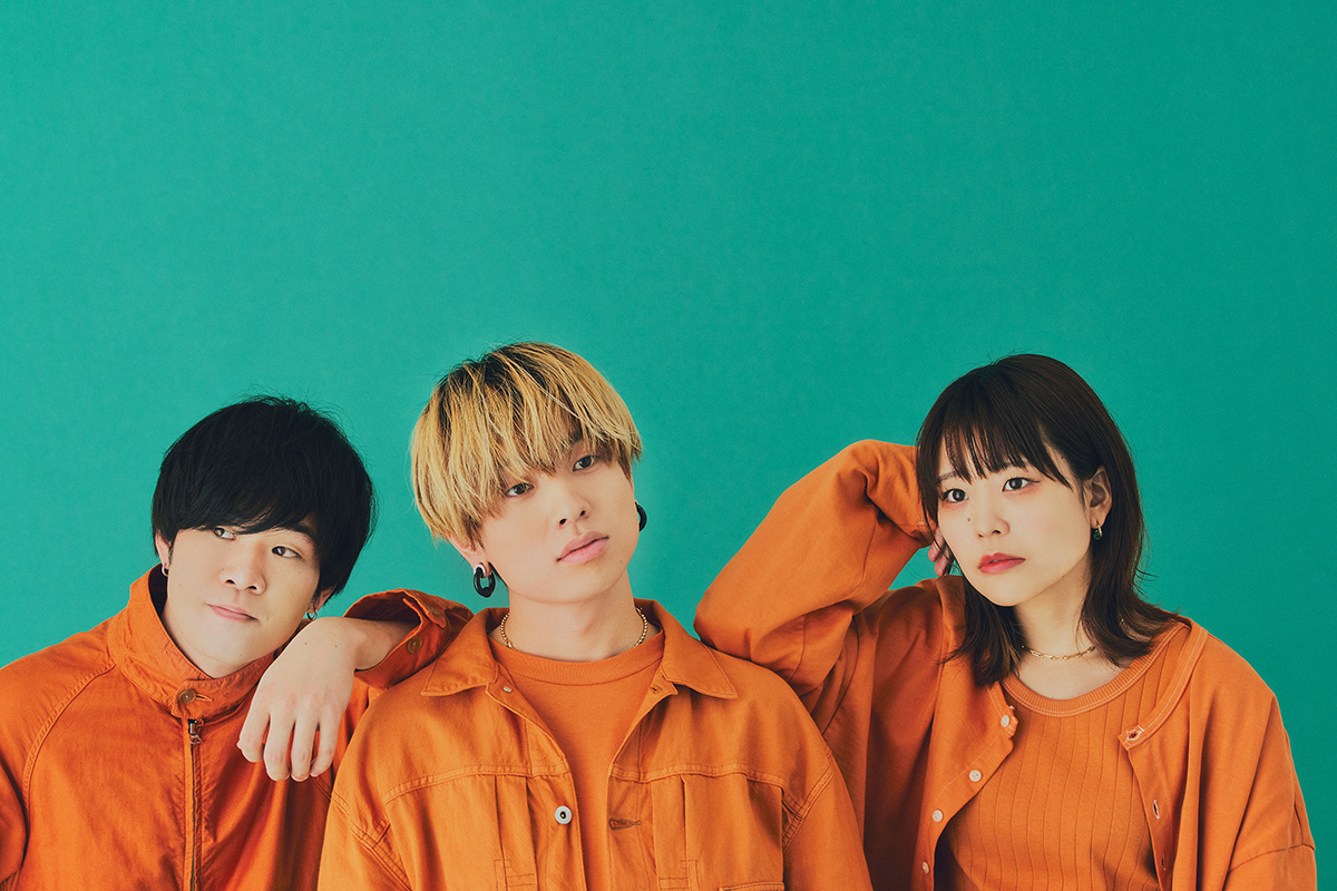 Saucy Dog、新曲「poi」がNHKアニメ『烏は主を選ばない』OPテーマに決定！