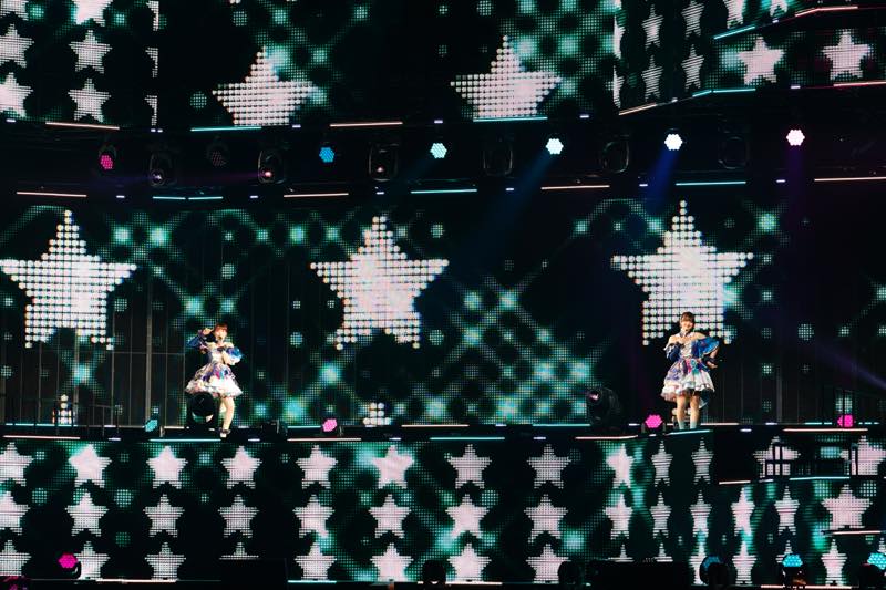 6周年新衣装と共に“今日よりもっと輝ける”明日へ――“THE IDOLM@STER SHINY COLORS 6thLIVE TOUR Come and Unite! Fantastic Fireworks”DAY1レポート - 画像一覧（9/37）