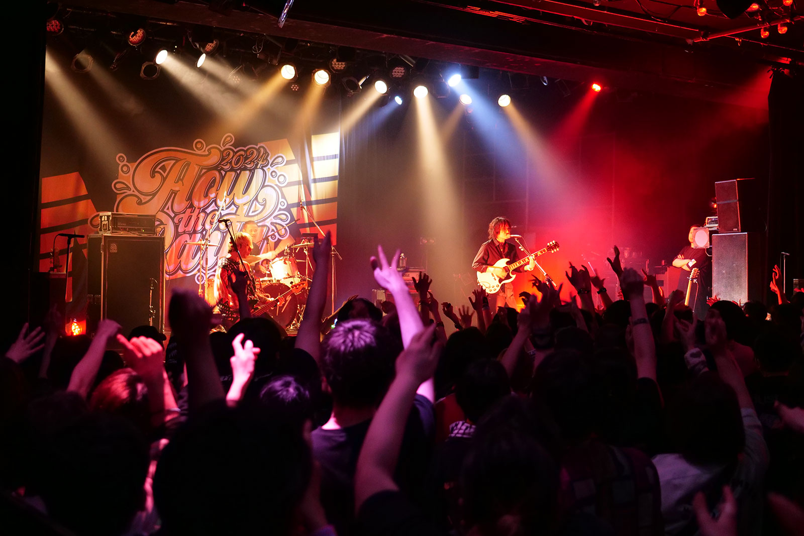 20周年を迎えたFLOWが全国各地で2マンライブ“FLOW THE PARTY 2024”を開催！DOESをゲストに迎えた熱いPARTYの恵比寿LIQUIDROOM公演をレポート！ - 画像一覧（9/16）