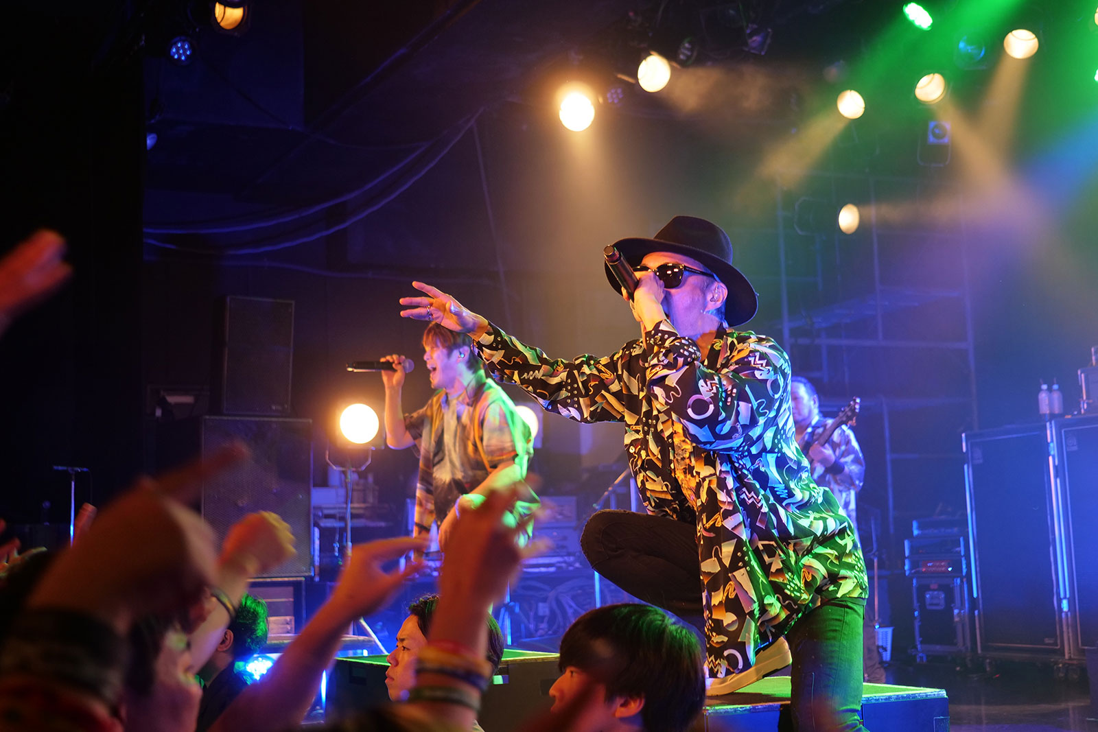 20周年を迎えたFLOWが全国各地で2マンライブ“FLOW THE PARTY 2024”を開催！DOESをゲストに迎えた熱いPARTYの恵比寿LIQUIDROOM公演をレポート！ - 画像一覧（5/16）