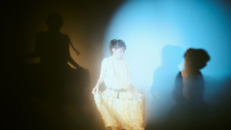 ナナヲアカリは軽やかに歌い、“正解”を手放す――7thシングル「正解はいらない」リリースインタビュー