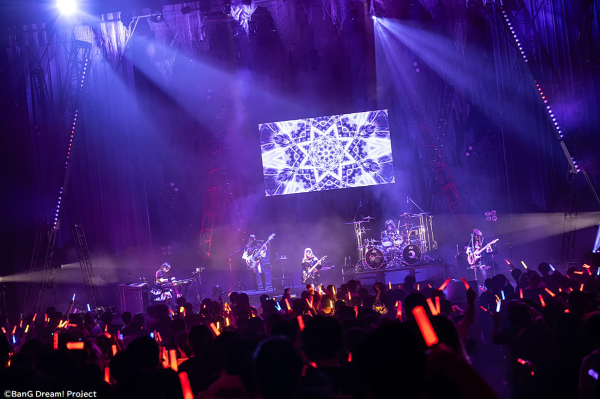 絶望に彩られた世界の果てに、光を求めて――ワンマンライブ“Ave Mujica 2nd LIVE「Quaerere Lumina」”神奈川公演が示すバンドの核心 - 画像一覧（5/8）