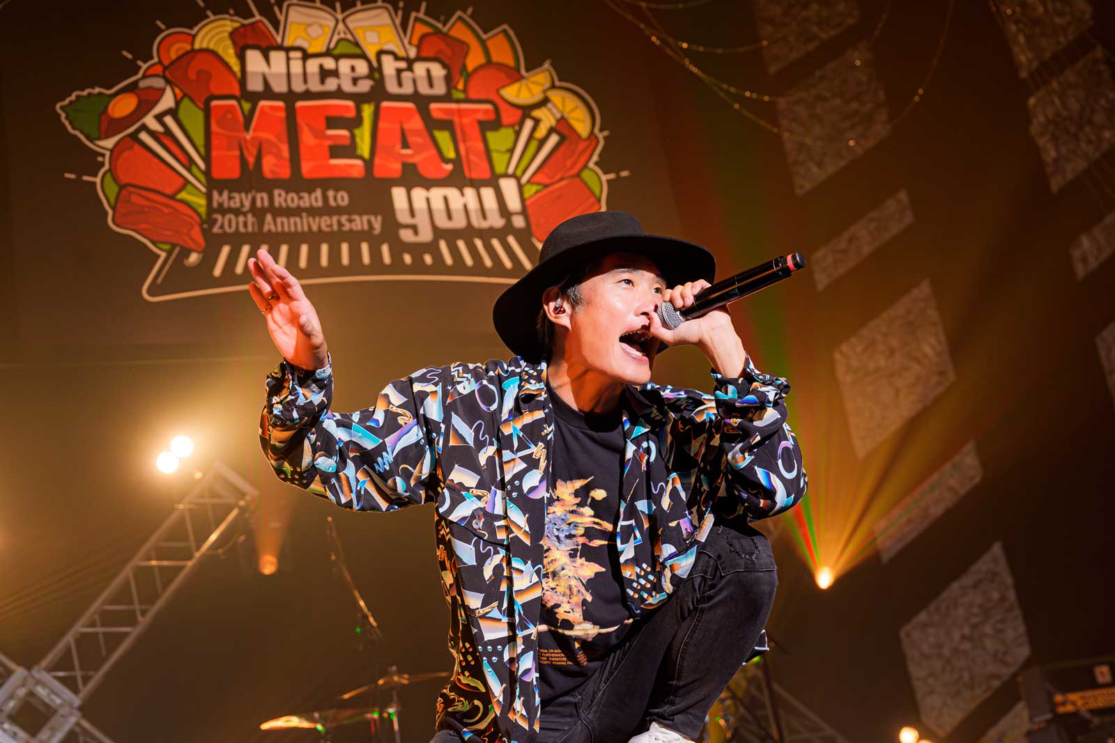 May’n“店長”こだわりの対バンライブで完全燃焼！ FLOW、AliAを迎えた極上の一夜“Nice to MEAT you!”レポート - 画像一覧（17/23）