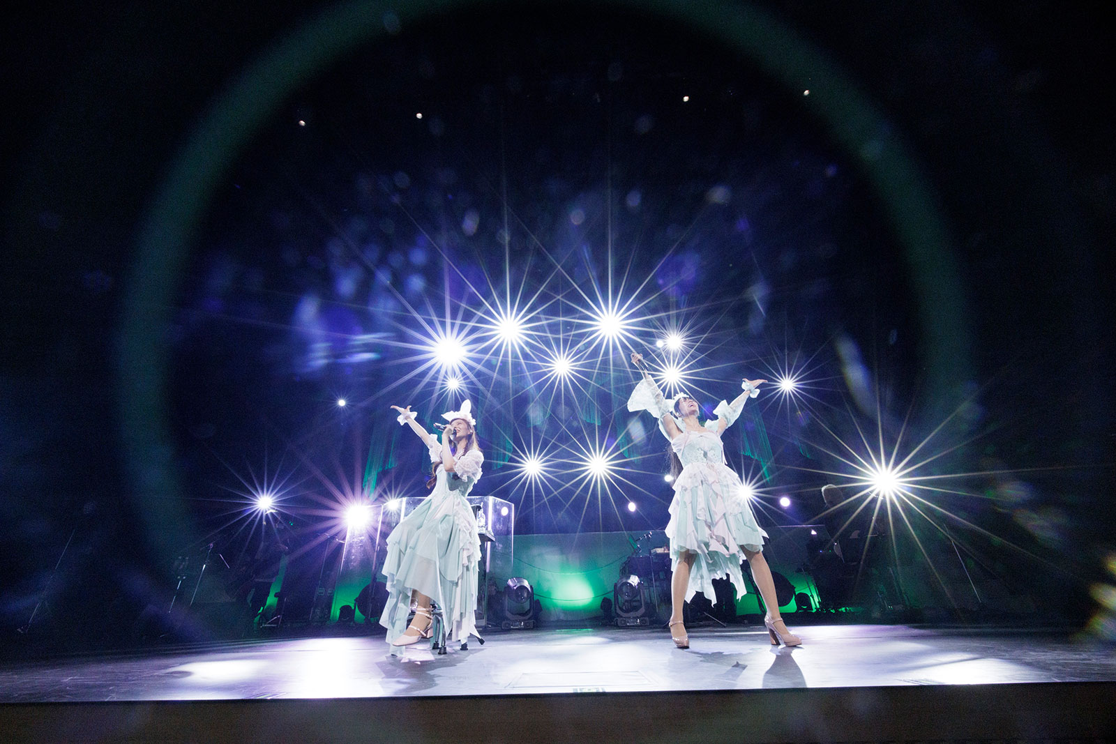 クララとカレンの集大成！ClariS、現体制での最後のツアー“ClariS AUTUMN TOUR 2024 ～Via Fortuna～”初日・LINE CUBE SHIBUYA公演をレポート！ - 画像一覧（14/15）