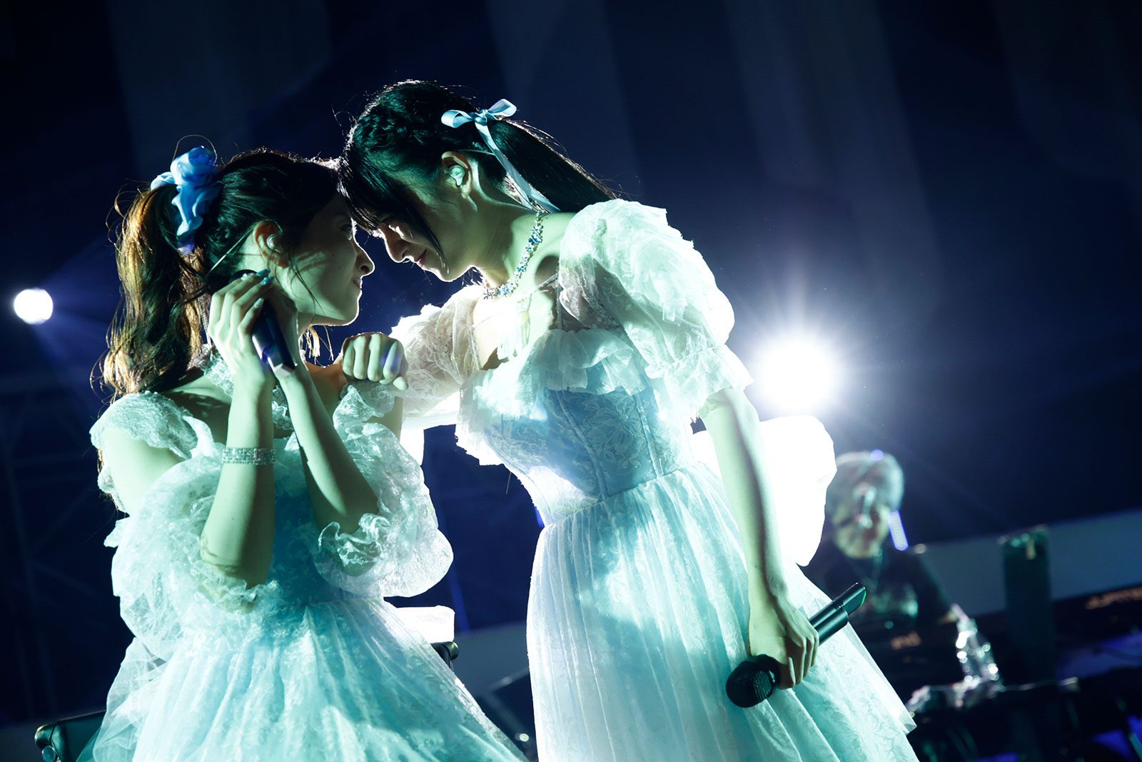 クララとカレンの集大成！ClariS、現体制での最後のツアー“ClariS AUTUMN TOUR 2024 ～Via Fortuna～”初日・LINE CUBE SHIBUYA公演をレポート！