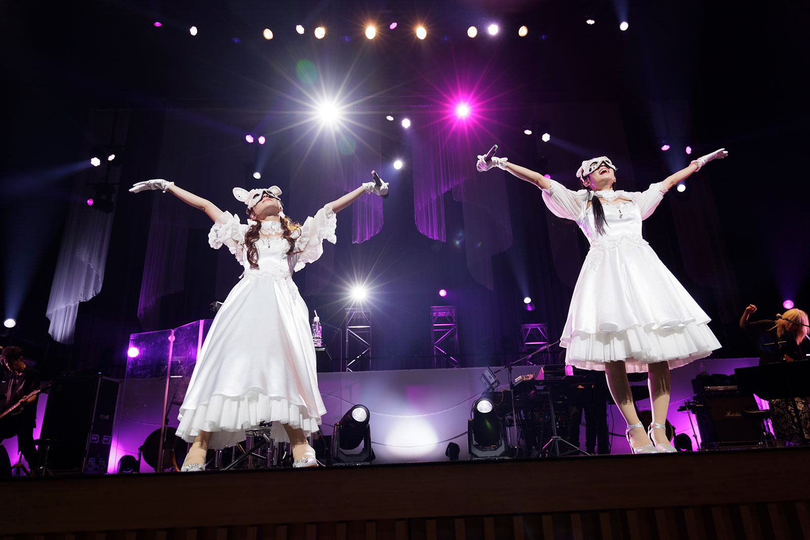 クララとカレンの集大成！ClariS、現体制での最後のツアー“ClariS AUTUMN TOUR 2024 ～Via Fortuna～”初日・LINE CUBE SHIBUYA公演をレポート！ - 画像一覧（7/15）