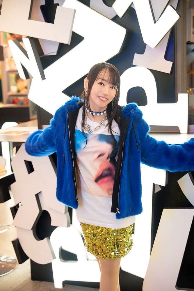 水樹奈々、3月19日発売のニューアルバム『CONTEMPORARY EMOTION』ジャケット写真＆最新アーティストビジュアル＆法人別特典絵柄を公開！